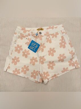NWT VRG GRL Cream Floral Print Women’s Shorts